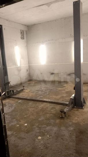 Гараж с подъемником, автосервис