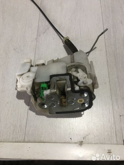Замок двери honda accord 7 2.4 ат седан