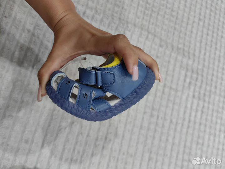 Сандалии для мальчика 21,23