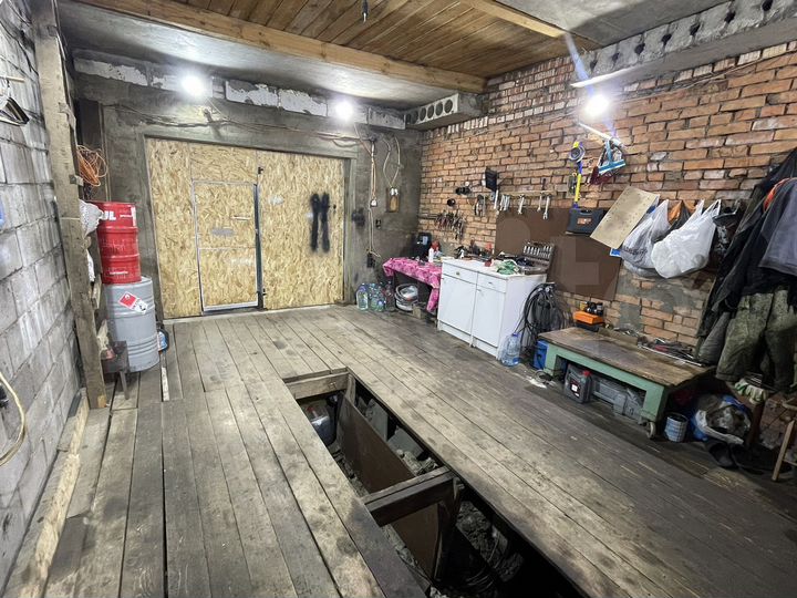Гараж, > 30 м²