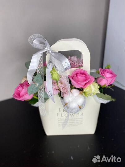 Букет цветы в сумочке