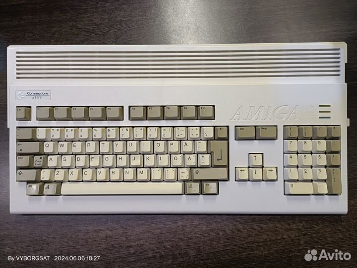 Редкий компьютер Commodore Amiga A1200