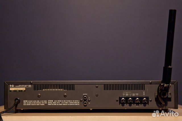 Транзисторный тюнер Luxman T-2