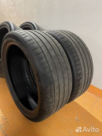 Michelin Pilot Sport 4 S 245/40 R20 и 275/35 R20 102Y