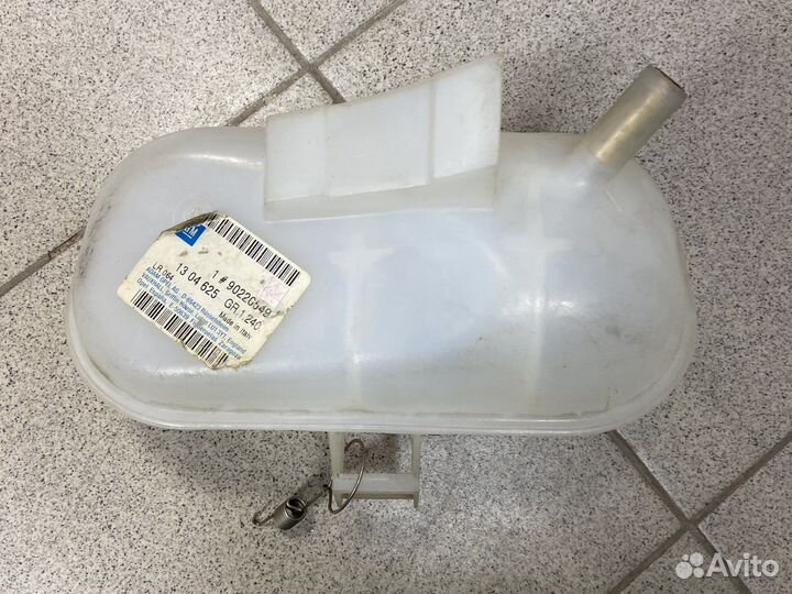 Расширительный бочок opel omega A gm 90220549