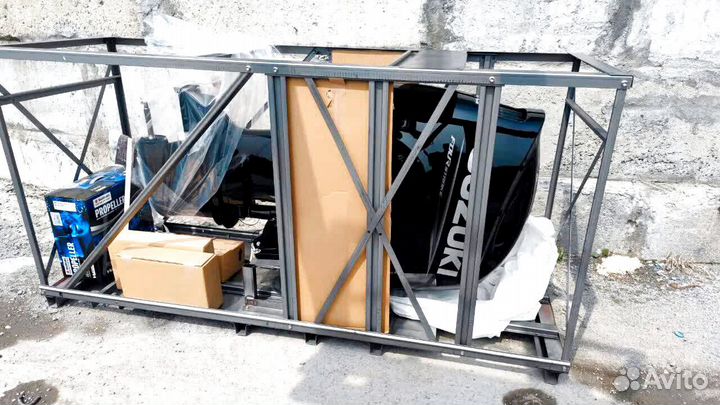 Мотор лодочный Suzuki DF200ATX черный в наличии