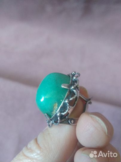 Комплект украшений из нефрита и бусы