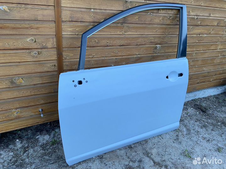 Передняя левая дверь Nissan Tiida C11