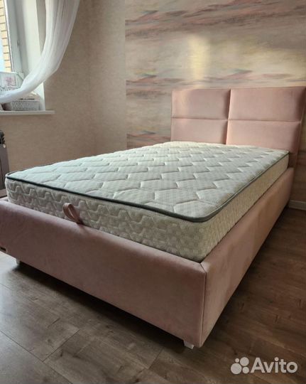 Кровать с подъемным механизмом