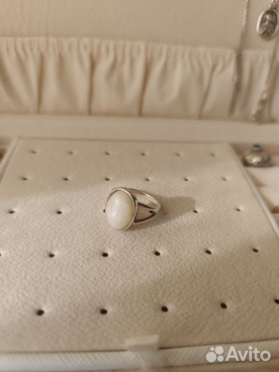 Серебряное кольцо с лунным камнем размер 16,5