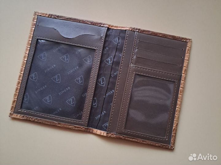 Обложка на паспорт кожаная Zinger коричневый