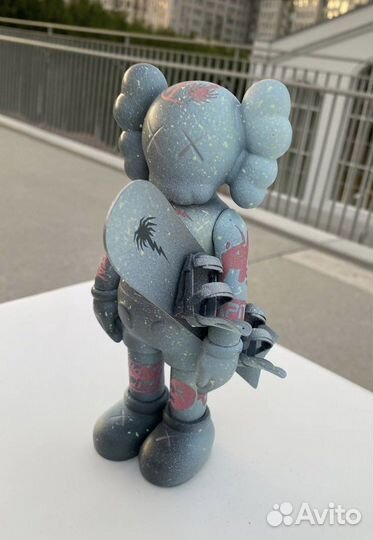Фигурка Kaws. Она же Кавс, расписанная вручную