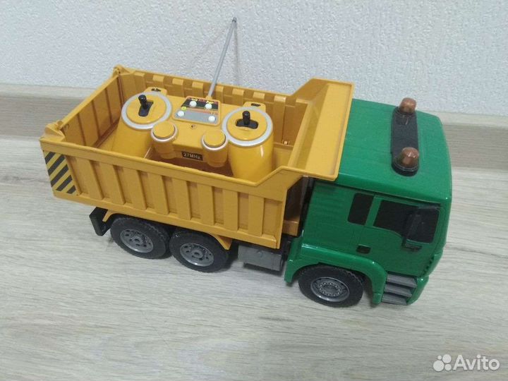 Грузовик самосвал на радиоуправлении