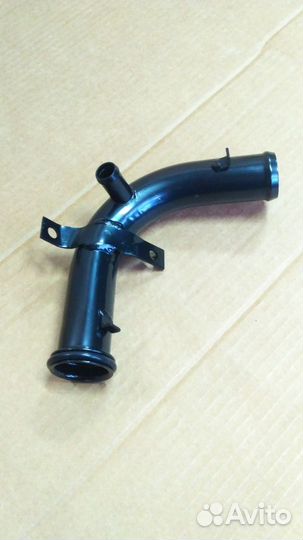 Патрубок помпы металлически Сайбер Себринг 4621491