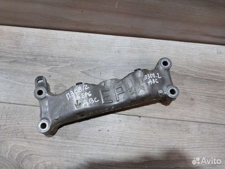 Кронштейн опоры двигателя Peugeot 308 1.6 EP6