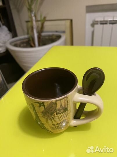 Кофейная чашка с ложкой