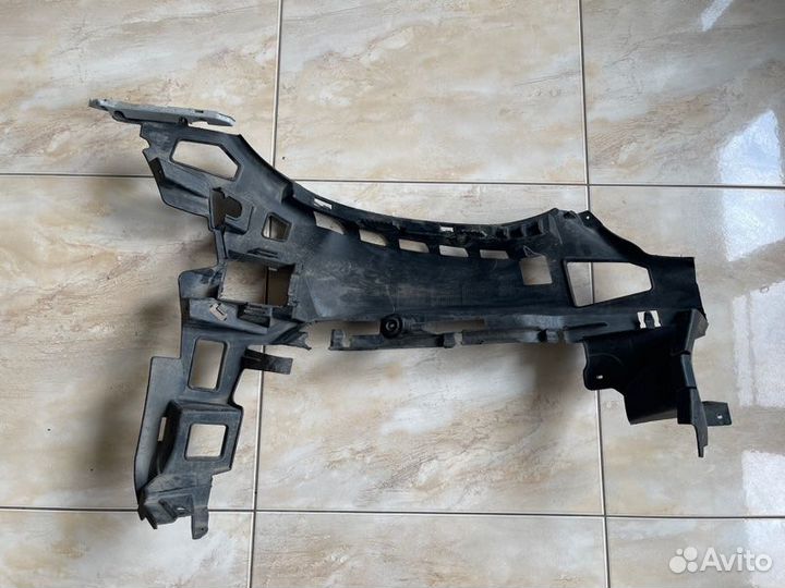 Кронштейн бампера передний левый Mercedes E Class