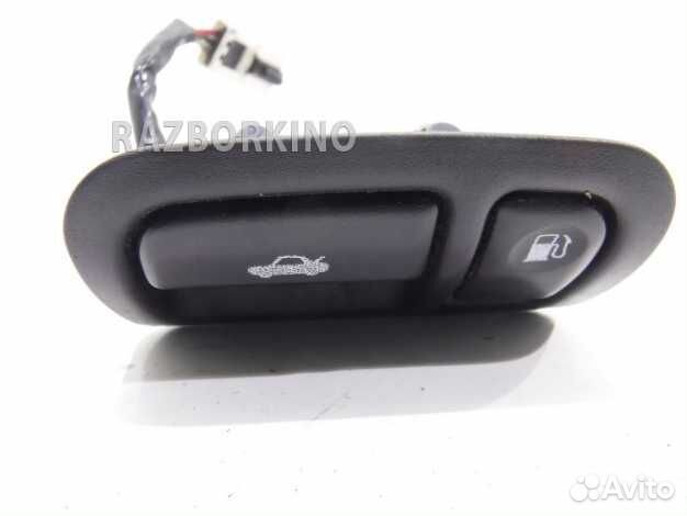 Кнопка открывания лючка бензобака