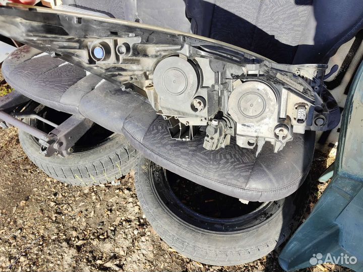 Peugeot 3008 фара левая