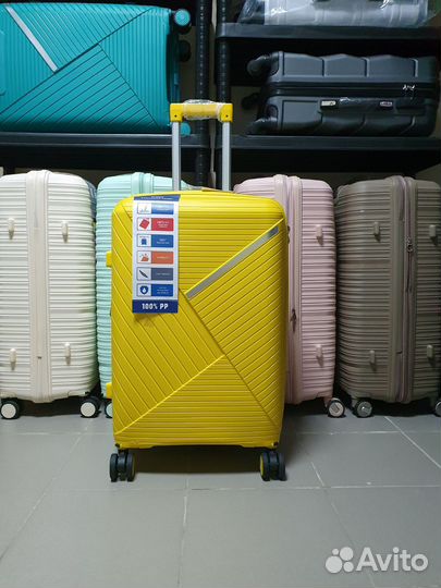 Ударопрочный чемодан на колесах М