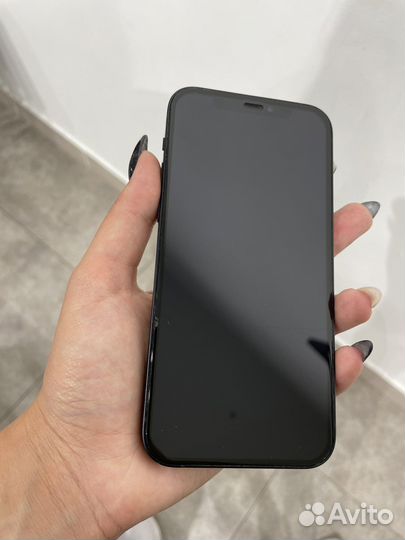 Телефон iPhone 12