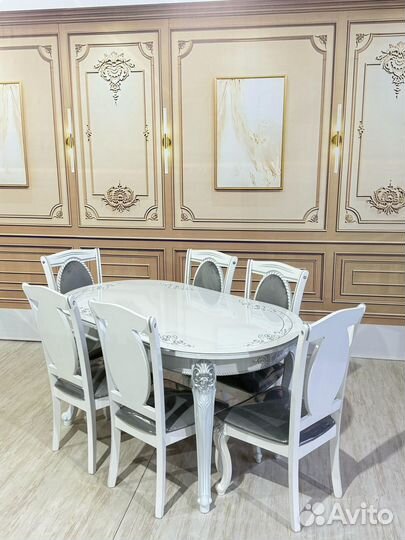 Кухонный стол и стулья