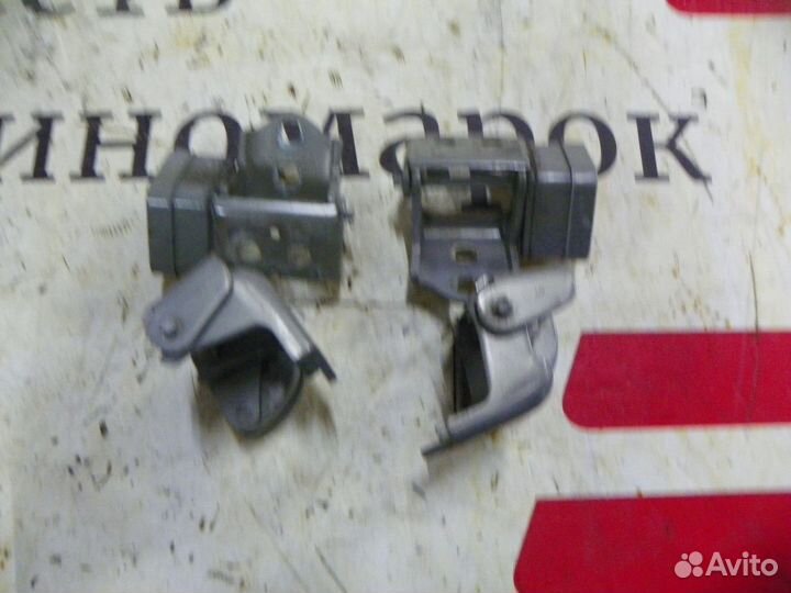 Петля двери Renault Scenic