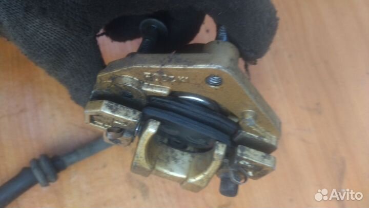 Передний тормозной суппорт на китайский скутер
