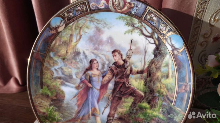 Тарелка Royal Worcester Робин и Мэриан