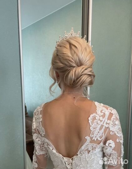 Прическа с выездом, локоны, плетение кос