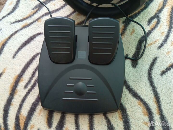 Продаю игровой руль и педали для ноутбука