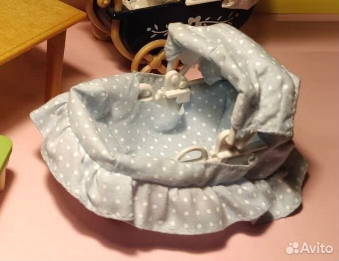 Sylvanian families кроватка и коляска