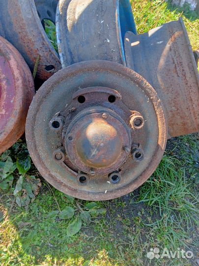 Продам на тракторную телегу диски и ступицы
