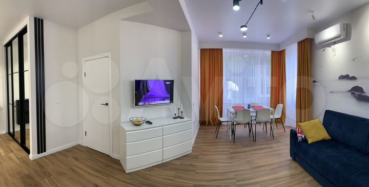 2-к. квартира, 54 м², 1/3 эт.