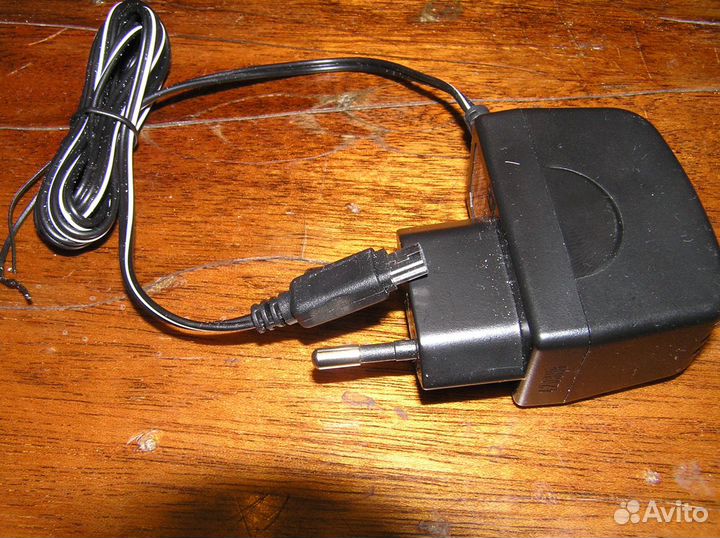 Блок питания (адаптер постоянного тока)
