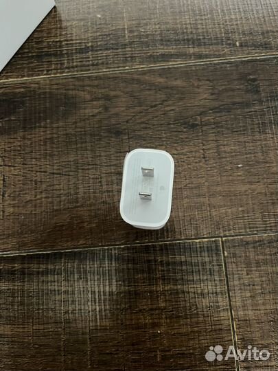 Зарядное устройство Apple 20W USB-C