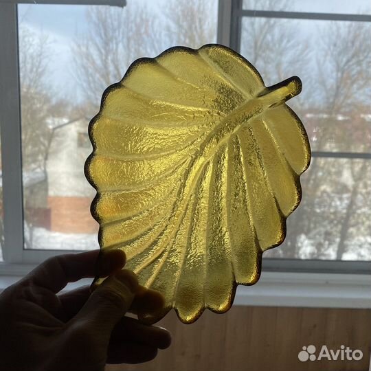 Тарелка лист цветное стекло