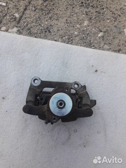 Audi Q5 задний правый супорт ауди кю5 задняя права