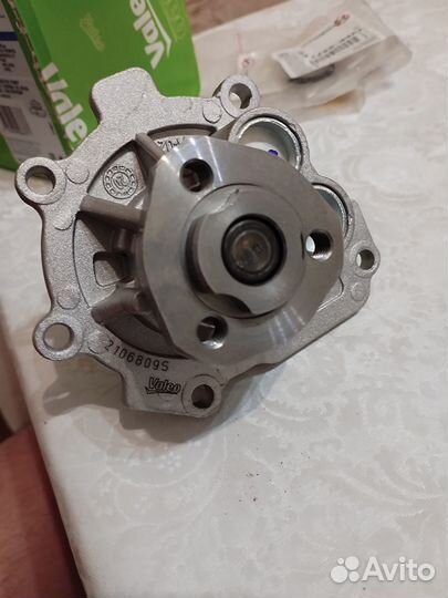 Водяной насос артикул 506837 Valeo