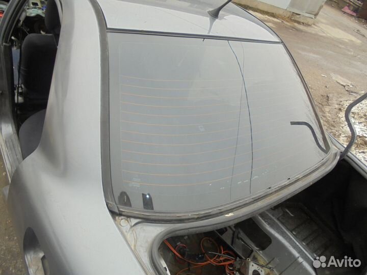 Стекло заднее для Mitsubishi Carisma 99-03