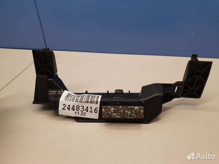 Кронштейн двери задней правой Peugeot 3008 P84 201