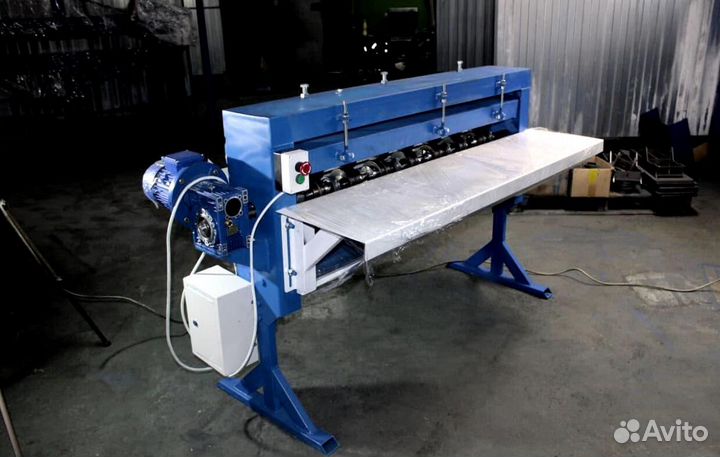 Машина для нанесения ребер жесткости