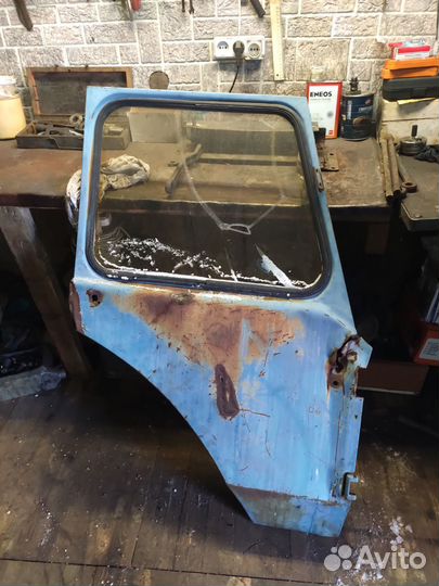 Правая дверь трактора мтз