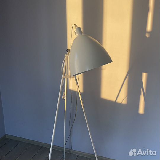 Лампа напольная