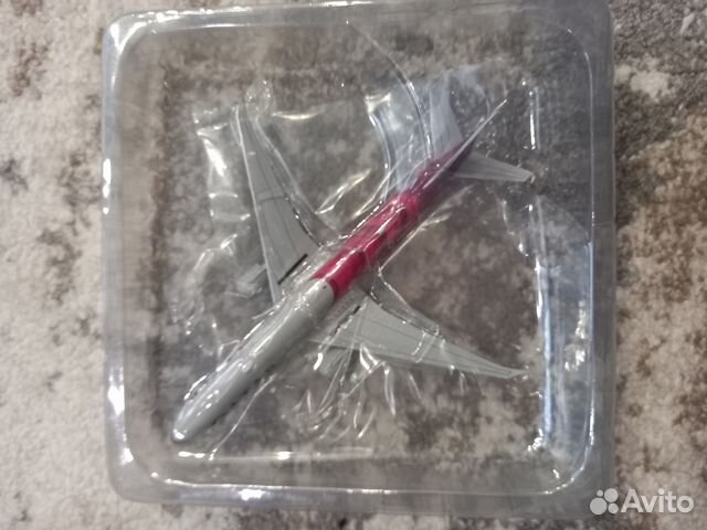 Модель самолета Boeing 777-300ER 1:400