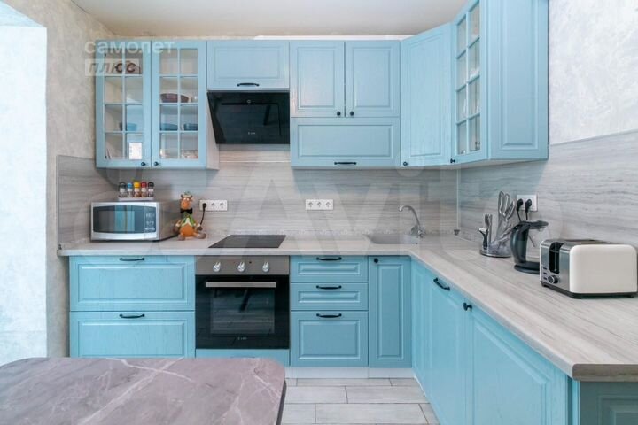 2-к. квартира, 55 м², 1/17 эт.