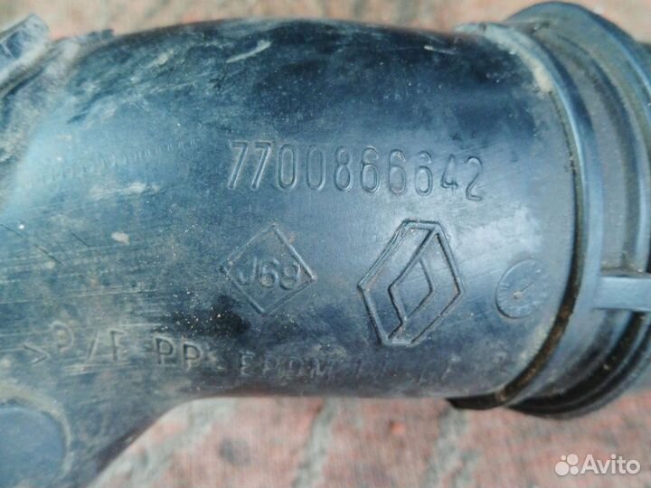 Патрубок воздушного фильтра Рено Меган 1