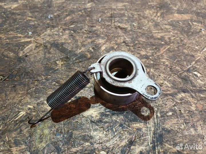 Ролик-натяжитель ремня грм Toyota Carina E I (1992