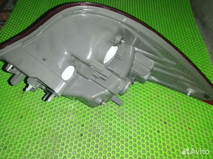 Задний правый фонарь Nissan almera j15