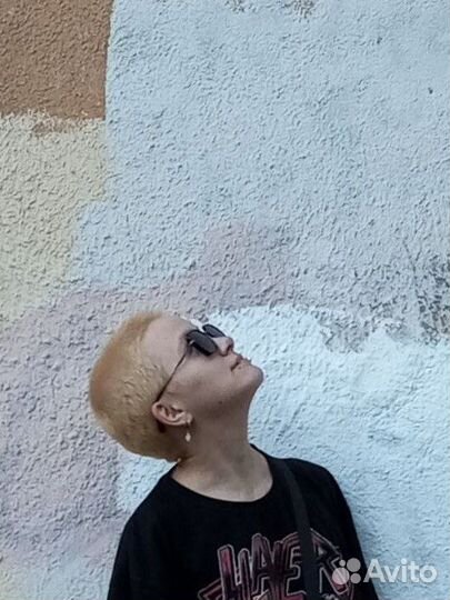 Сотрудник пункта выдачи заказов